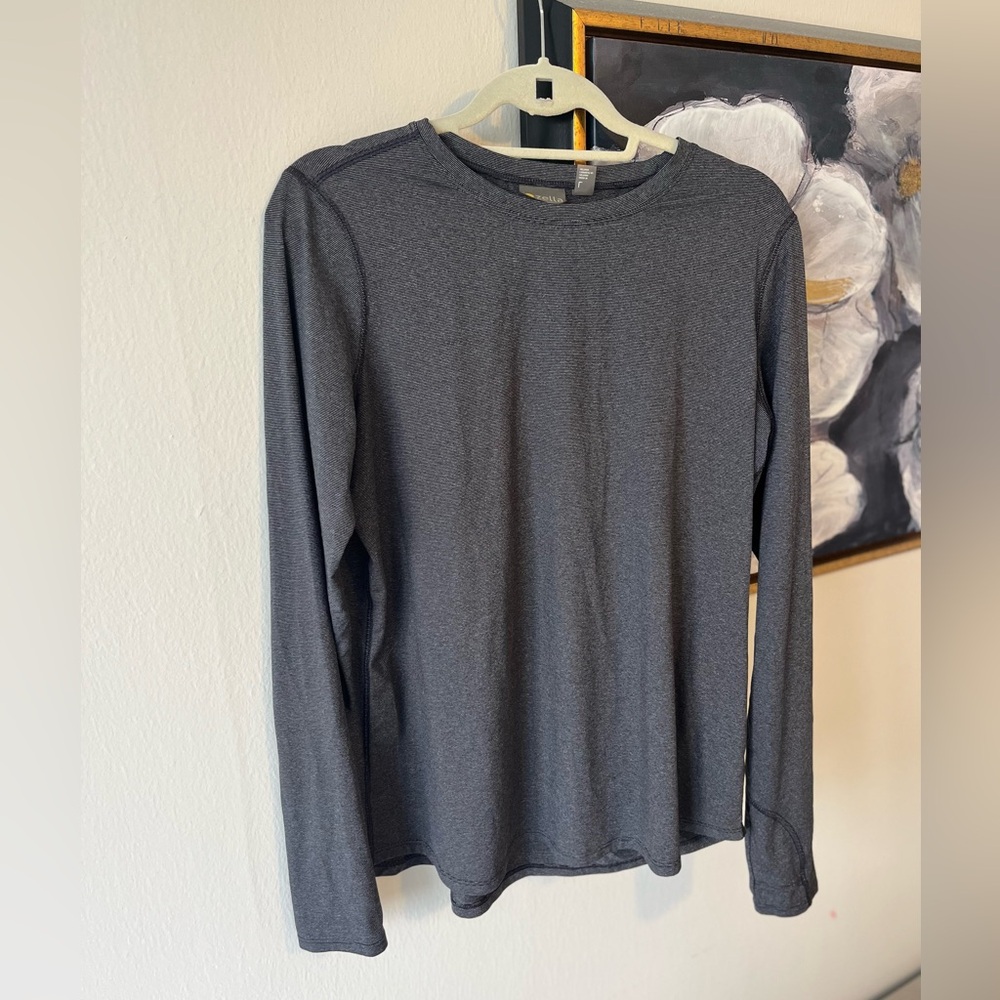 ZELLA women’s workout top. Size Large.